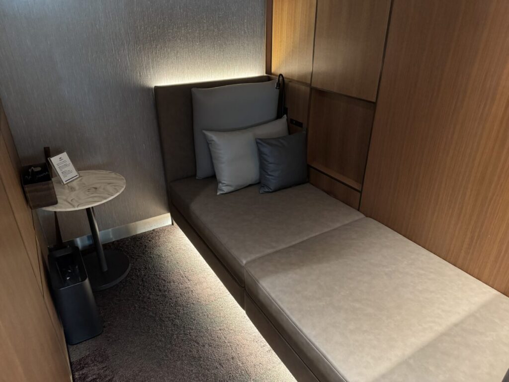ana-suite--lounge-haneda